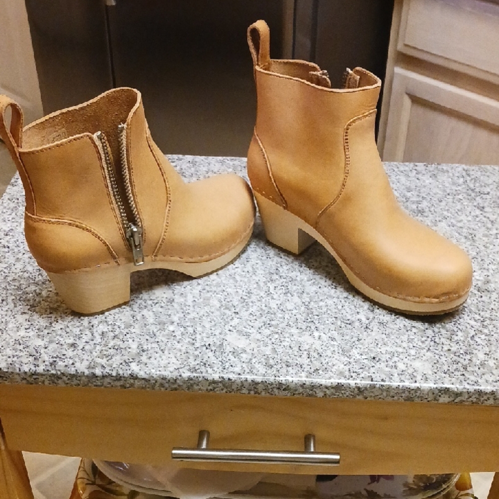 Tan Ankle Boots with Zipper